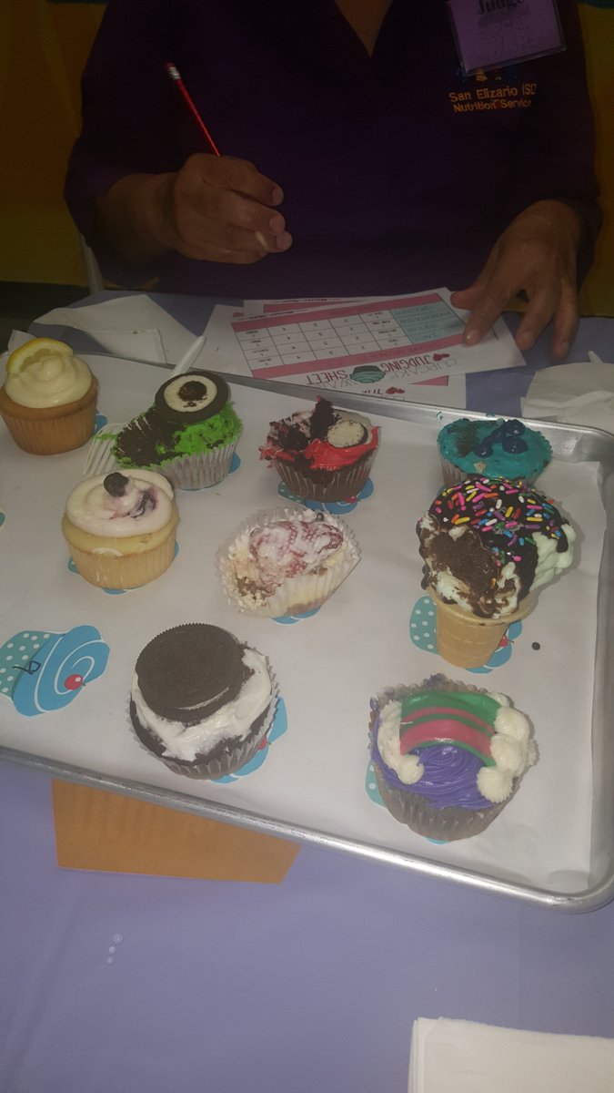 DebraHa28260362's tweet photo. @SEHSTHEBEST 
BREAKING NEWS! SEHS Cupcake War ! Foods Classes Vs. Culinary Arts! Great battle,great fun, but Foods Classes Win! https://t.co/MZ0GEqN1AJ