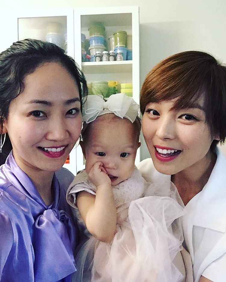 allkpop on X: Former Wonder Girls members Sunye and Yenny get together    / X
