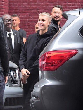 biebereligions's tweet image. why is he so fucking pretty