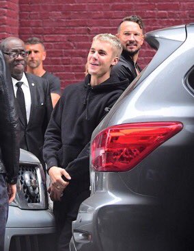 biebereligions's tweet image. why is he so fucking pretty