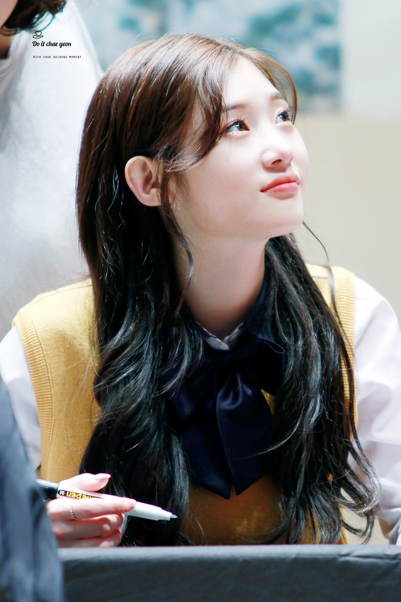 do_it_chaeyeon's tweet photo. 170430 일산 팬싸인회 고화질
#다이아 #정채연 #채연 #나랑사귈래

교복입은 채연이를 볼수있다는건 정말 행운이야 (▰˘v˘▰)✿❤ https://t.co/vzBt4L9ZrV