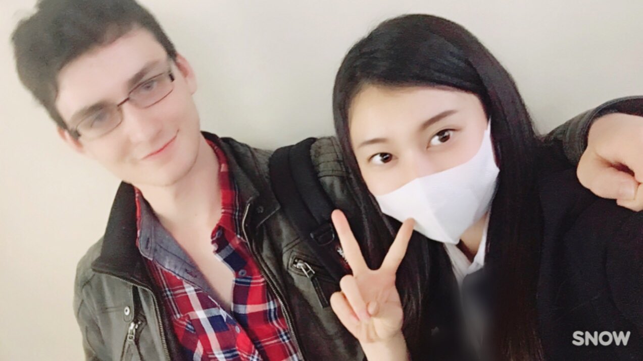 嶋村杏樹 今日はフランスからの留学生リュク君が高校に体験しに来てくれました 私はリュク君のサポート係なのでボディガードみたいになってた 英語と日本語とジェスチャーで会話ができたうちすごぃ リュク君ハリポタにめっちゃ似てるよね