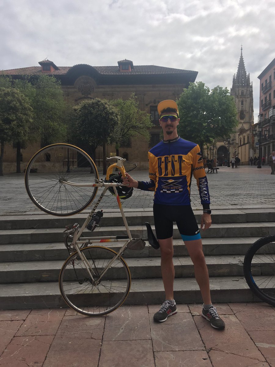 edbook's tweet photo. Aqui en la #ciclocarrera #vintage #mostacho @aecc_es @asoc_galban #seguirmesipodeis #kmxbirras https://t.co/h55jls0Xuo