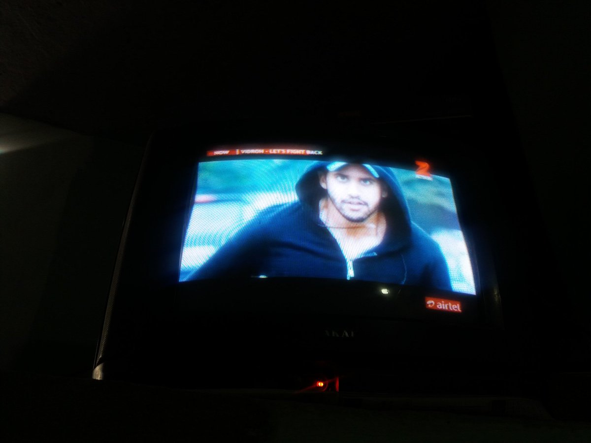 sarrainoduabhi's tweet image. Now watching #Vidroh-Let's_fight_back @chay_akkineni on #zeeaction @Samanthaprabhu2 👏👏