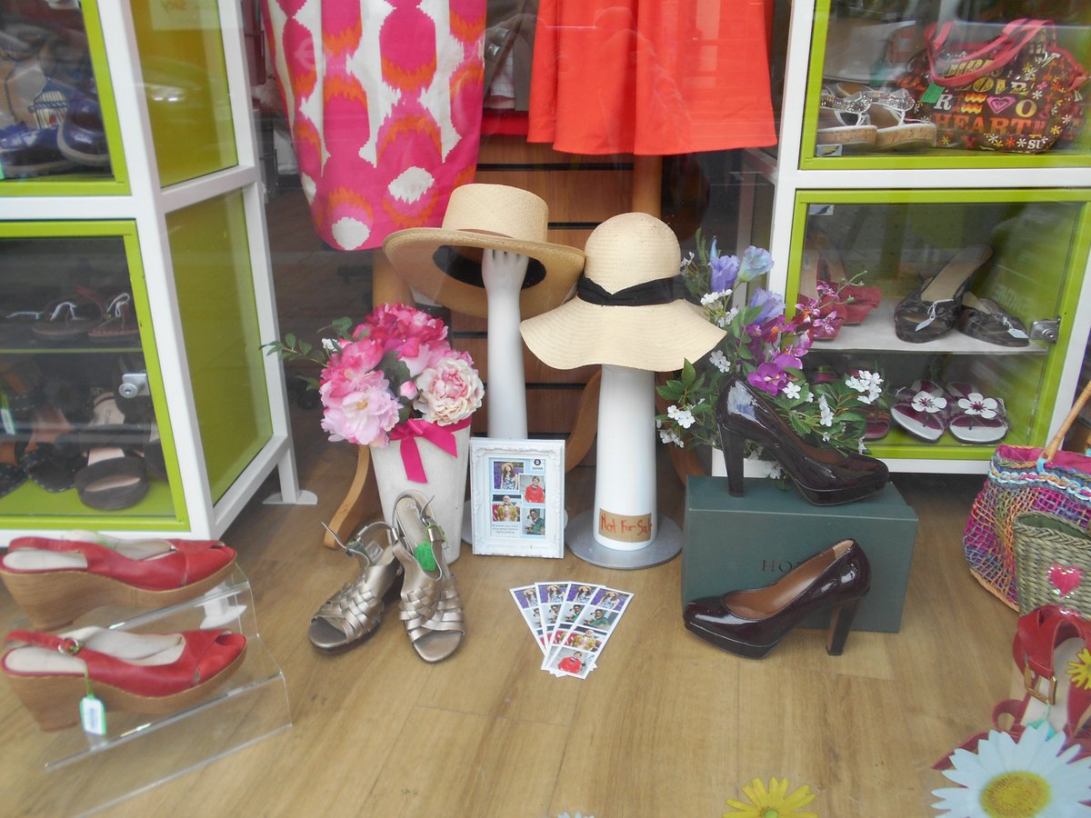 OPEN today Bank Holiday Monday 11.00 to 16.00 xx😍