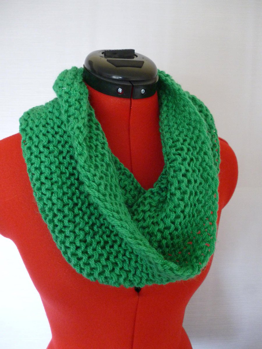 khaosandkismet's tweet image. green scarf, knitted scarf, knitted cowl, woodland colors, garter… tuppu.net/bd2b8205 #UniquelySam #UnisexScarf