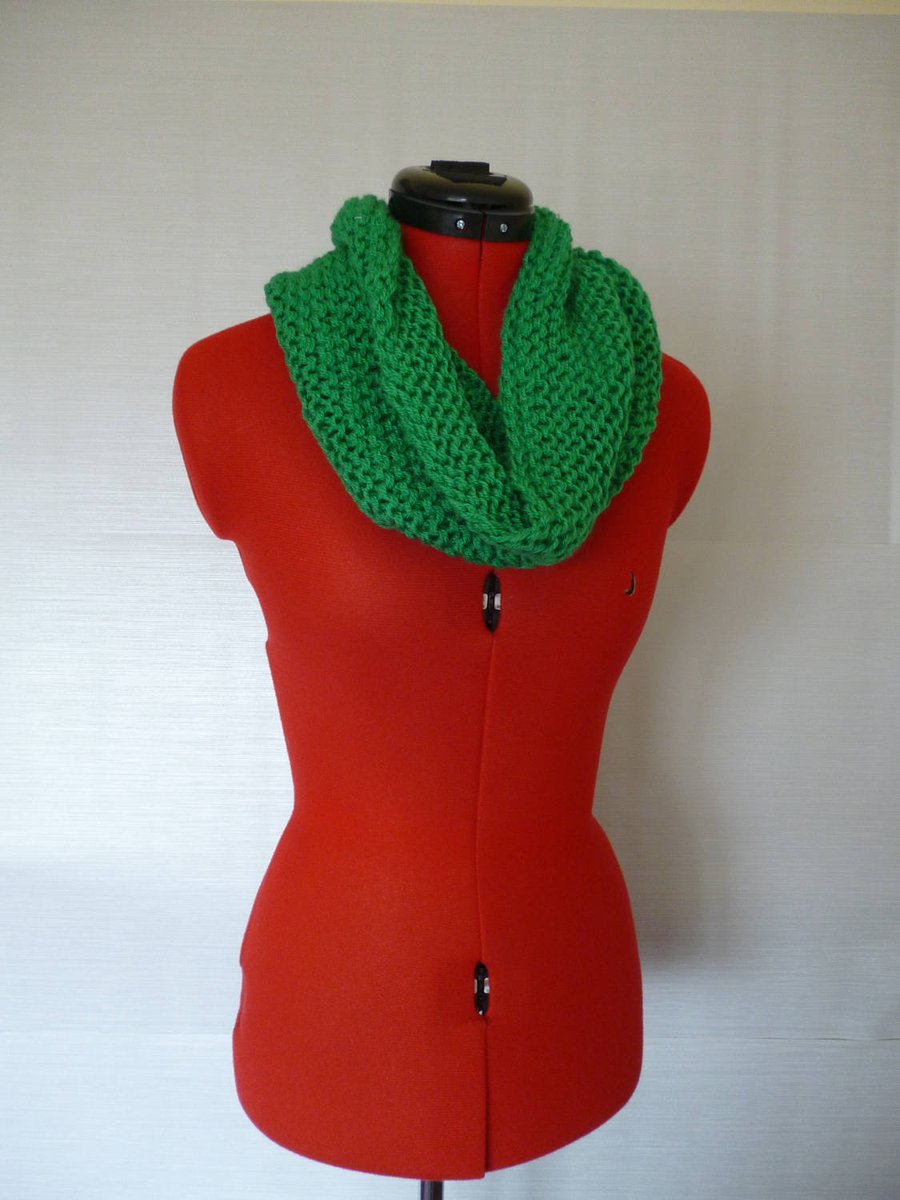 khaosandkismet's tweet image. green scarf, knitted scarf, knitted cowl, woodland colors, garter… tuppu.net/bd2b8205 #UniquelySam #UnisexScarf