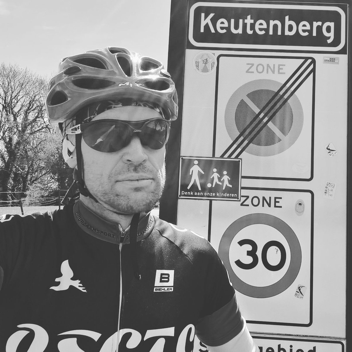 janwullink's tweet photo. Minder strak naar boven dan in mijn vroegere jaren maar het kan nog steeds met genieten. #keutenberg #genieten #osctc #ridebiehler https://t.co/czkQKQgqd8