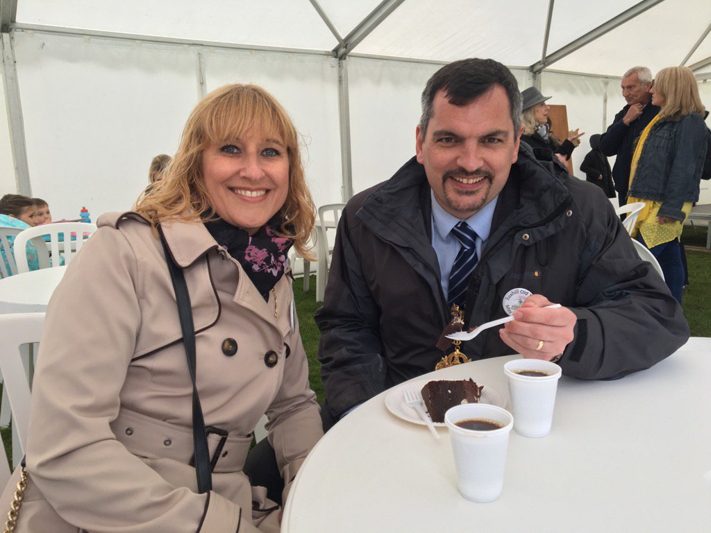 BexhillOldTown's tweet photo. @selfords at #bexhill Old Town May Day 😀🍰 Fab cake by Matilde's Kitchen https://t.co/WiNokeDmkP