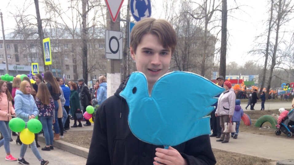 St_Tsimers's tweet photo. С 1 мая Твитер! 😁 https://t.co/dWWB75mSbC