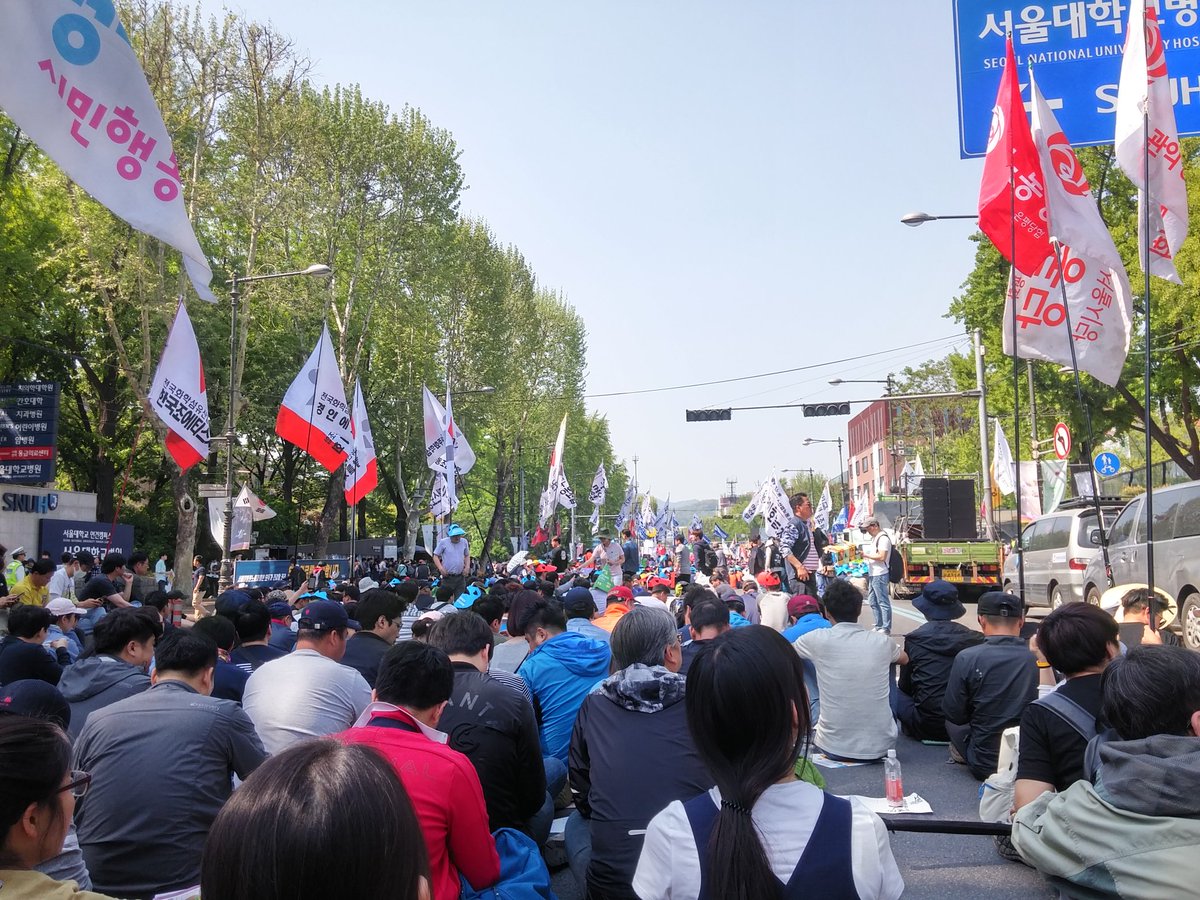 yleftkr's tweet image. 127주년 세계 노동절 대회에 함께하고 있습니다.