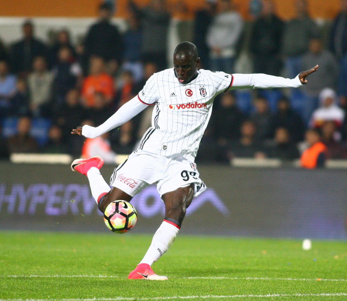 Suporterfc On Twitter Demba Ba Kembali Bermain Setelah Cedera Patah Kaki Dan Langsung Cetak Gol Sayang Besiktas Kalah 3 1 Dari Tuan Rumah Basaksehir Https T Co 8bdwazot4w