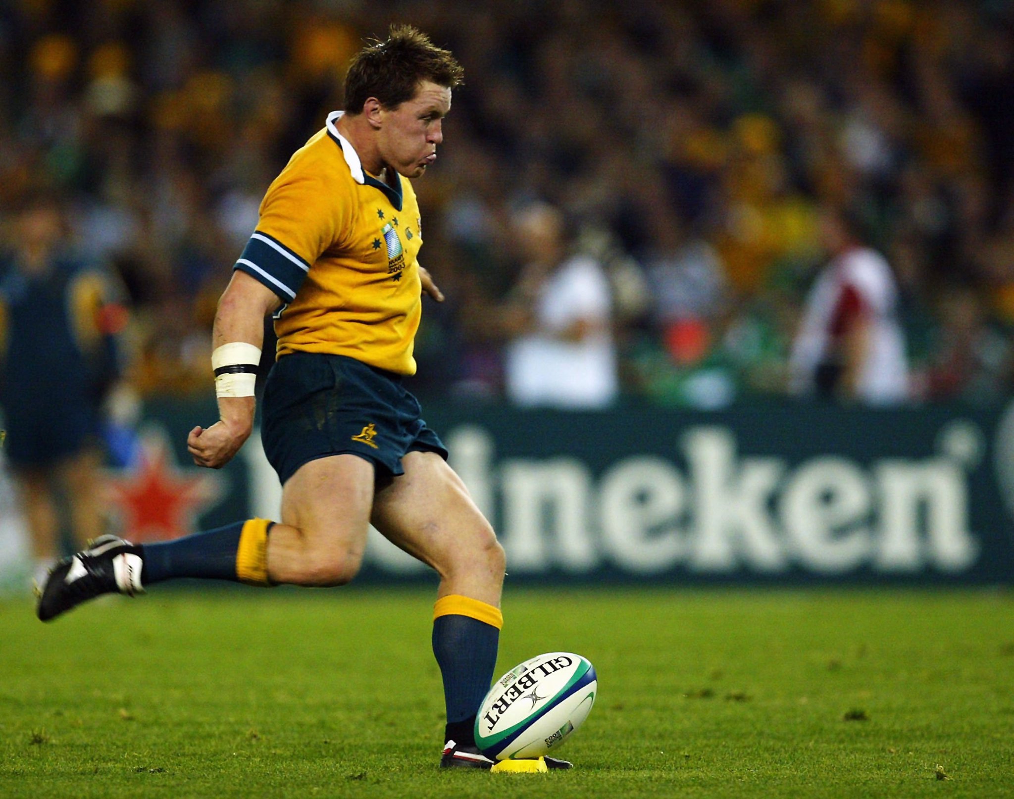 Happy birthday to Wallaby No. 742 Elton Flatley, who made his Test debut vs. England at Twickenham (1997). 