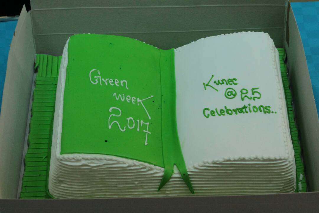 JemmyAngie's tweet photo. #GreenWeek2017 It's been an amazing journey of 25 years.Congratulations @kunec250 on your silver jubilee anniversary https://t.co/hv12ZjnDWU