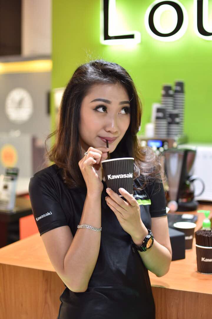 Jangan lupa bawa STNK Kawasaki ke IIMS 2017, bisa menikmati free snacks and drinks di Kawasaki Privilege Lounge, booth Kawasaki.