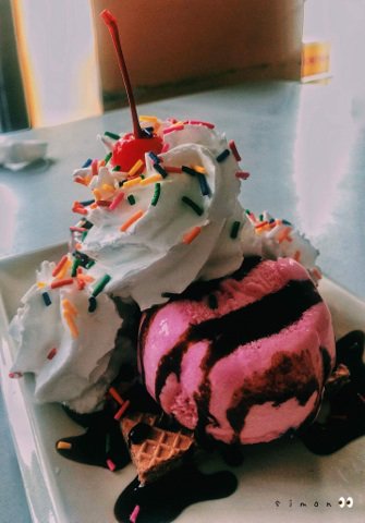 SimonBauda's tweet photo. How would I hate the summer if I have You.😂 https://t.co/pTfRGPE2q8