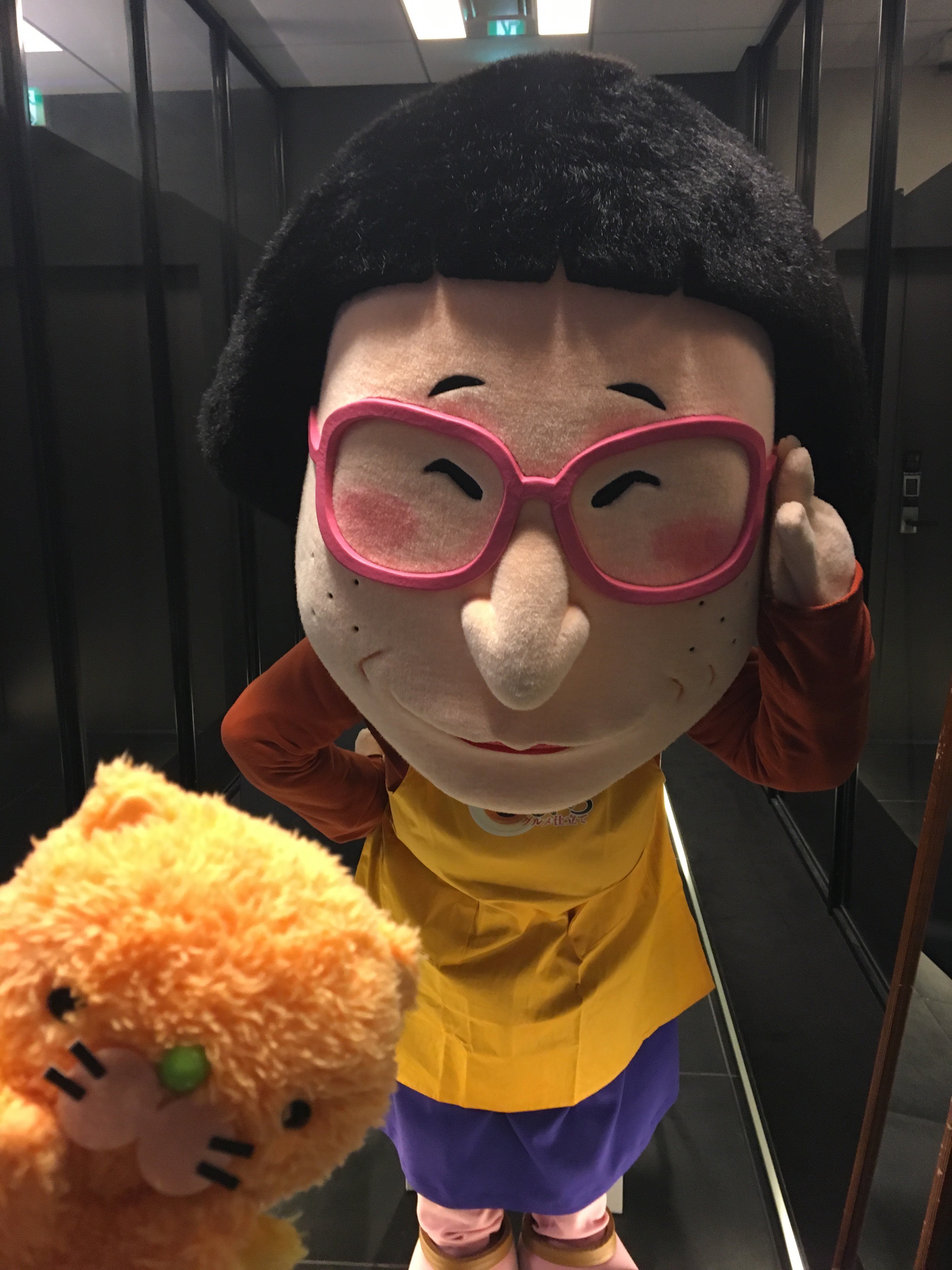寝冷えネコ きよニャ 公式 寝冷えネコの声 新津ちせちゃん 今注目の子役ちせちゃん きよらのcmでは わたしの声を担当してくれています Cm発表会では 生アテレコに挑戦してもらったのですが すち子ママとの関西弁での掛け合いに会場の