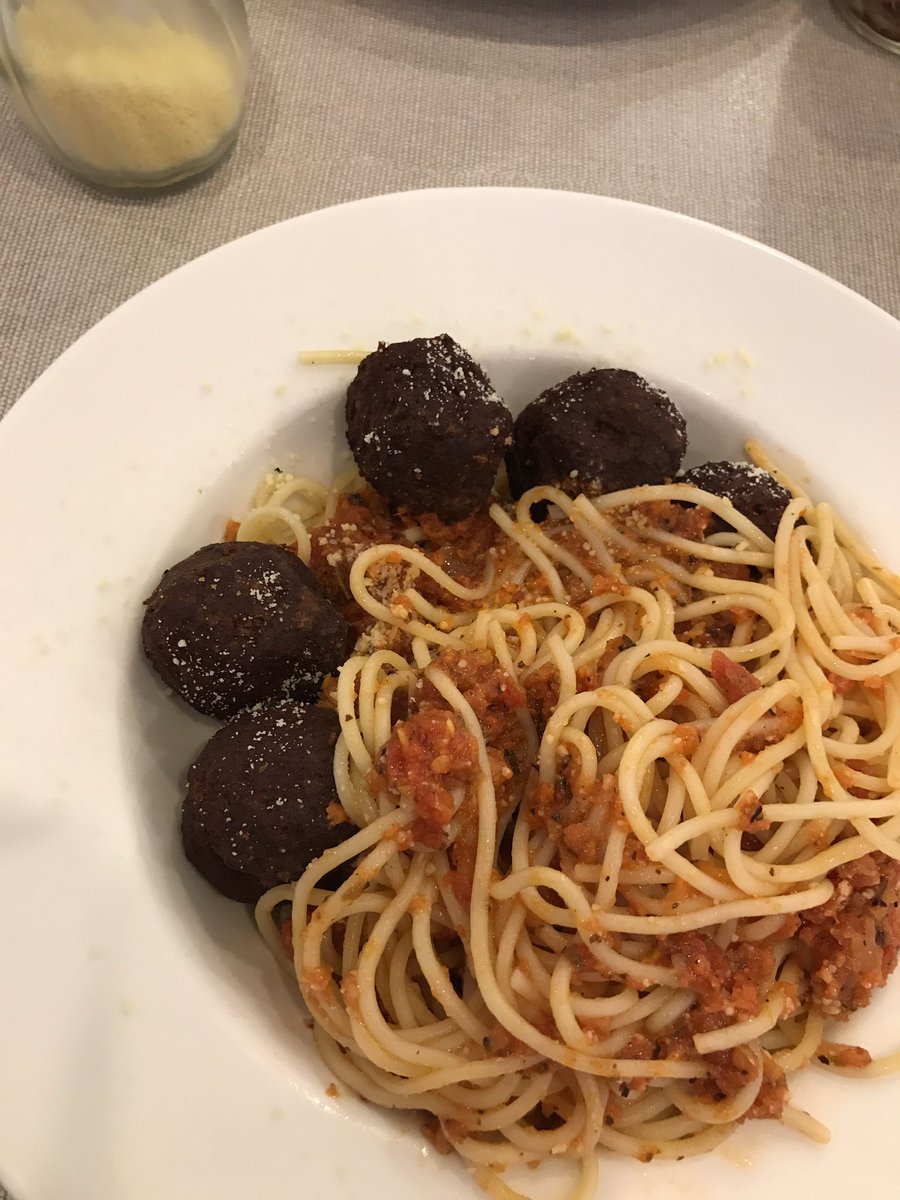 UsainVin's tweet photo. @GordonRamsay what do you think of this meatball? https://t.co/CWU6sbLOVK