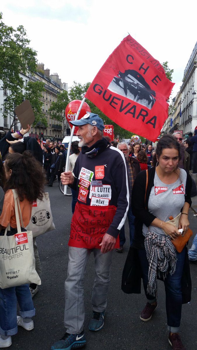 France - In Paris on May Day demonstration clashed C-v1yXFXUAIgRvh