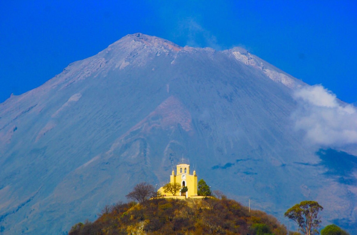Entre las iglesias de Atlixco, quizá la Capilla de San Miguel sea la que tenga la mejor ubicación.