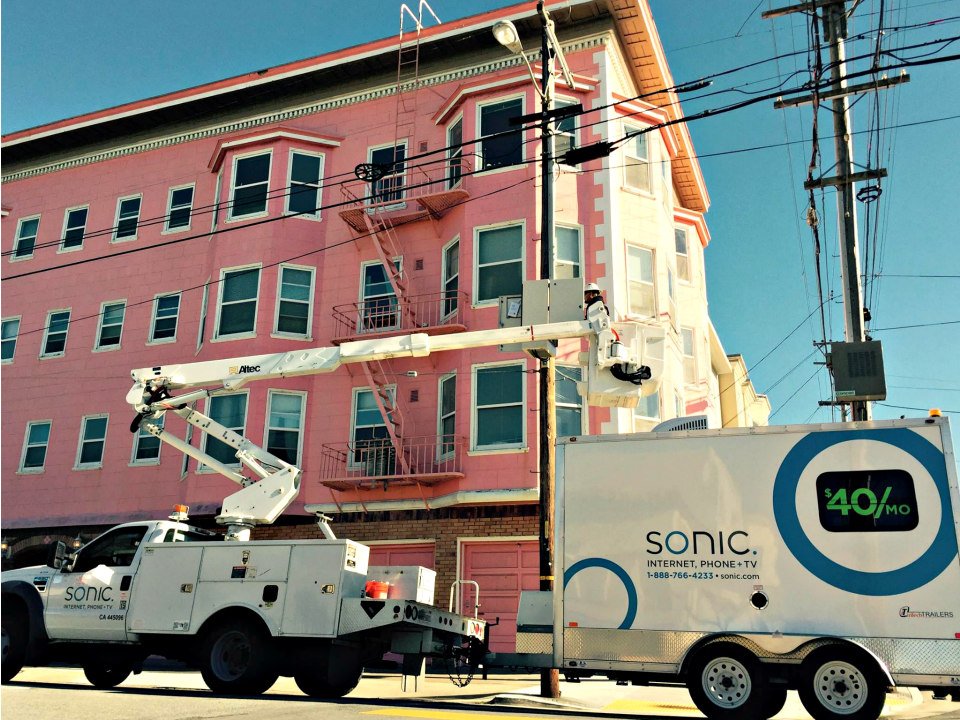 Hoodline's tweet photo. Sonic Now Offering Gigabit Fiber Internet In More Neighborhoods Across San Francisco https://t.co/HpGXL9DlyZ by @SCdowning https://t.co/I6qCfslwSM