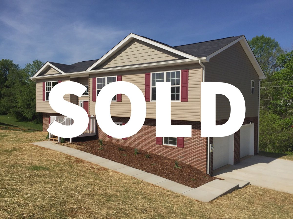 daveandmia's tweet photo. We closed on this one Friday!
#anotherhomesold #dam! #MoretzConstruction #AppleRealty
https://t.co/HRnOIxenog https://t.co/4IaYM63Dix
