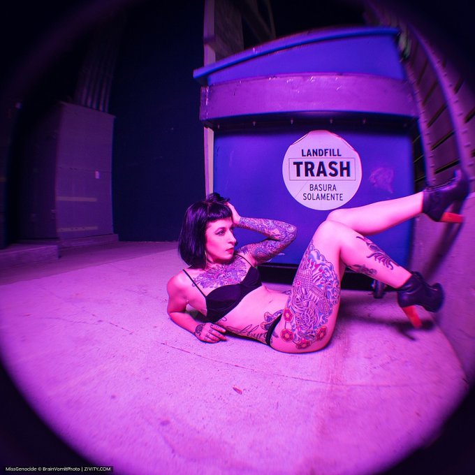 Mondays are T•R•A•S•H 🗑

#missgenocide #camgirl #tattoos #inked #porn #girlswithtattoos #texasinked #heels