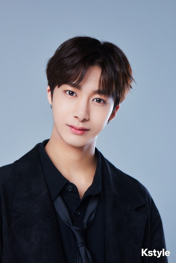 Yogurt On Twitter Hyungwon In Middle Parted Hair