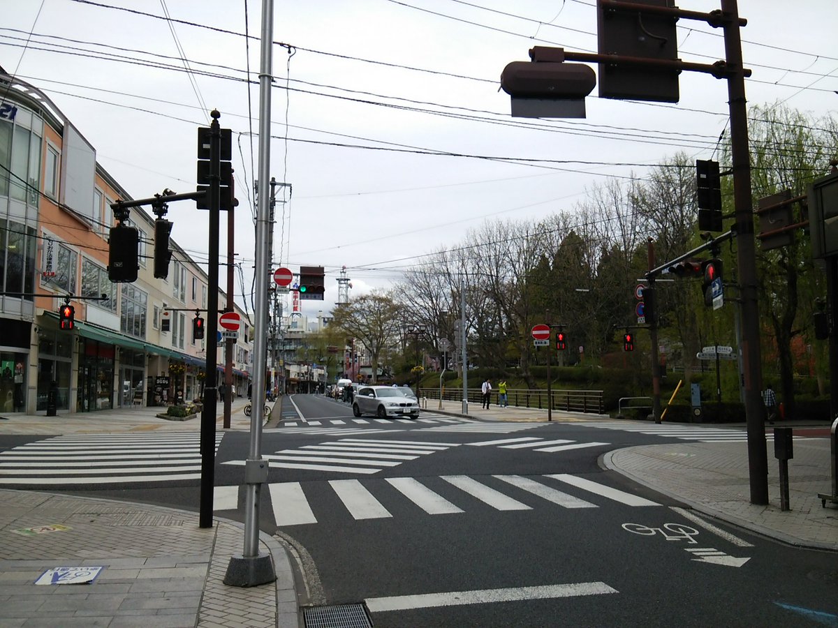 Kenpapa Sur Twitter 盛岡市内のスクランブル交差点 今朝ここで 車両信号青 歩行者信号赤の状態で 車道の自転車 が停止した時に 交通指導員が 車道の自転車は車両信号に従ってください と指導してたのを目撃したのは感動した 昨年は真逆な指導してたので Kenpapa Sur Twitter 盛岡市内のスクランブル交差点 今朝ここで 車両信号青 歩行者信号赤の状態で 車道の自転車 が停止した時に 交通指導員が 車道の自転車は車両信号に従ってください と指導してたのを目撃したのは感動した 昨年は真逆な指導してたので