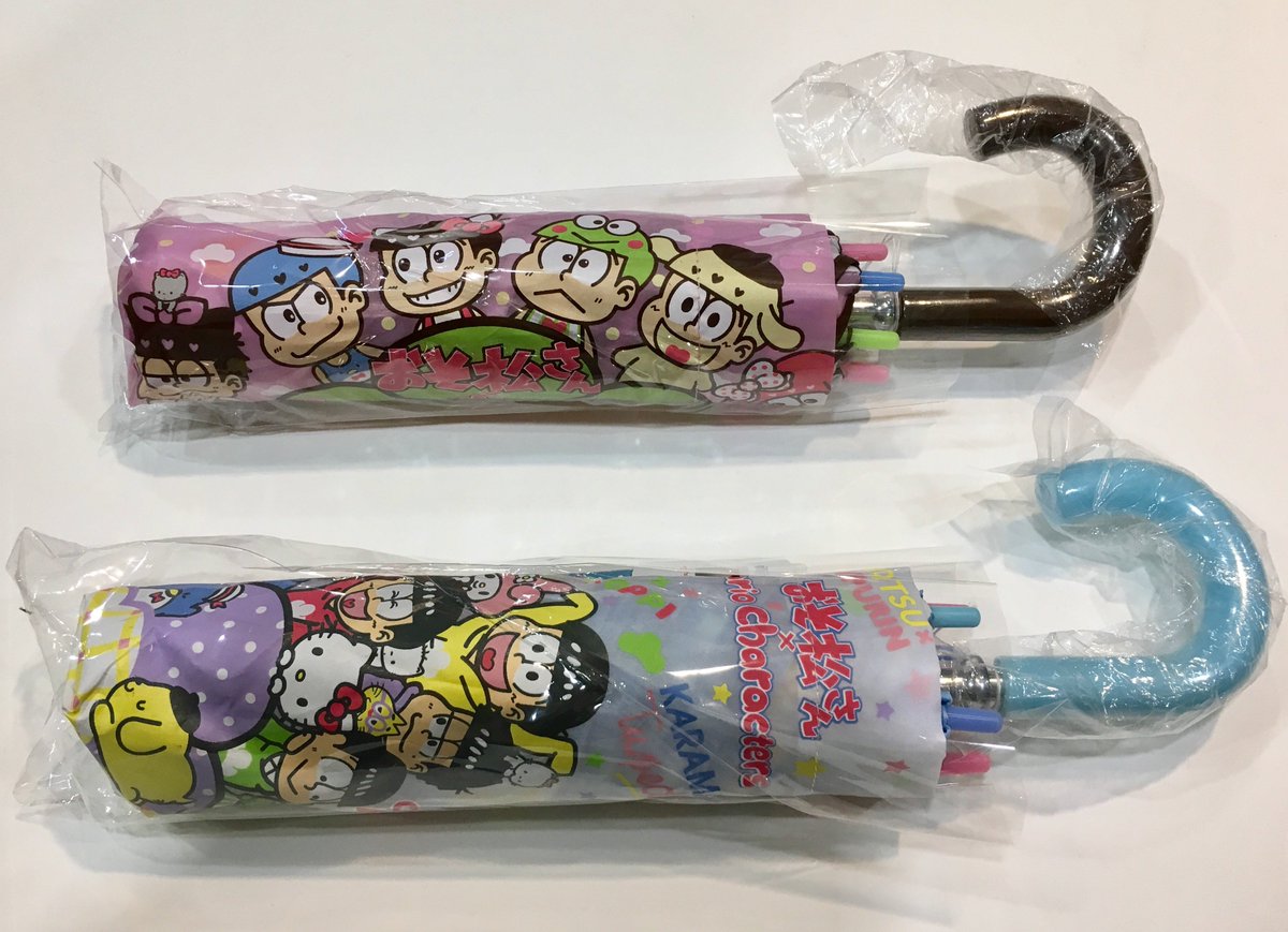 ট ইট র テレビ局公式ショップ ツリービレッジ アニメコーナー おそ松さんｘサンリオキャラクターズ より 折りたたみ傘 パープル ブルー が入荷しました お求めは当店で おそ松さん ハローキティ タキシードサム けろけろけろっぴ