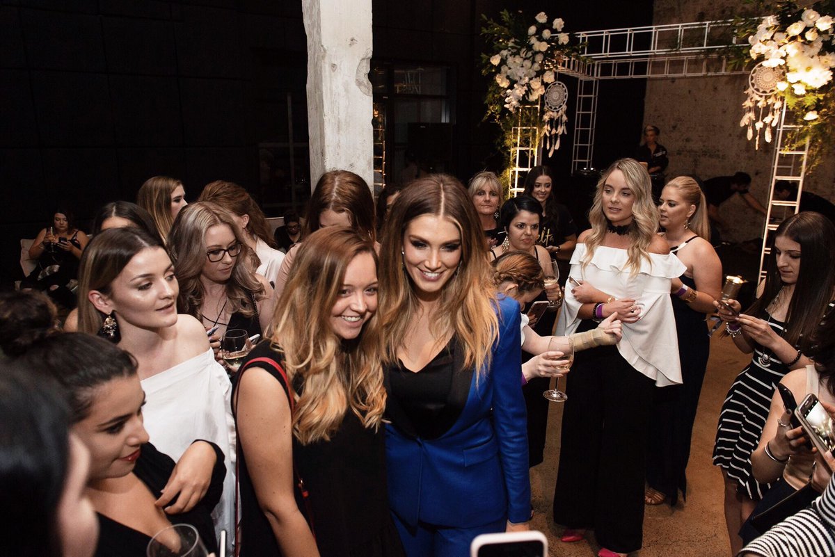 LittleYellowJen's tweet photo. @DeltaGoodrem love you sooo big x https://t.co/2DEffrF3mZ