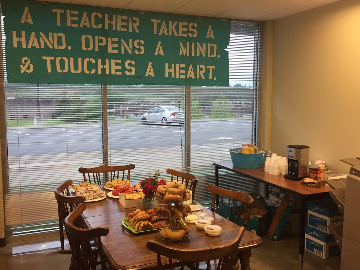 darrenleach33's tweet image. For the best teachers and staff in the state of Tennessee, a breakfast of champions to say thanks for all you do. #staffappreciationweek