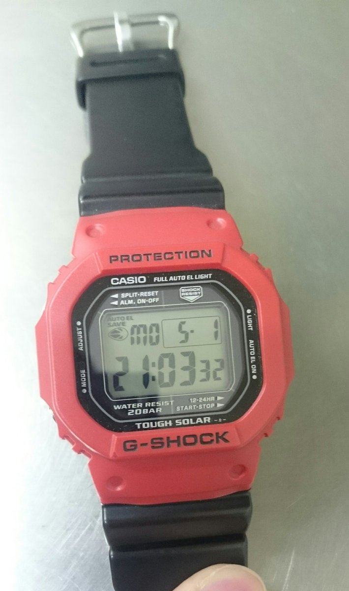 ハル太郎 V Twitter 今日の夜勤はg Shock 10年前くらいのアクセサリー屋とコラボのソーラーモデルです 革ベルトが夏邪魔で普通のつけました 白にしてみたり色々したけど 赤黒に落ち着きました