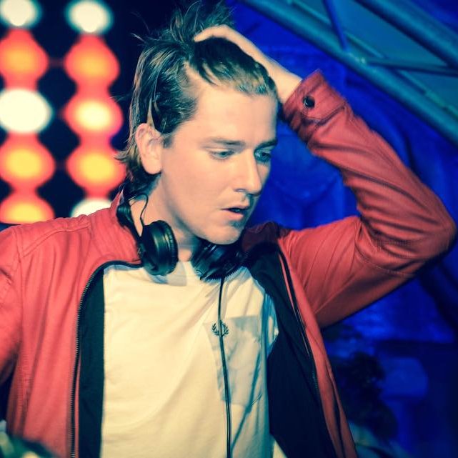 astrahe's tweet photo. Le producteur hollandais @HofnarMusic sort son entêtant single Superstar sur le label français @CrosswalkRec https://t.co/i28GJrlqIL https://t.co/wb4wi7Zf1e