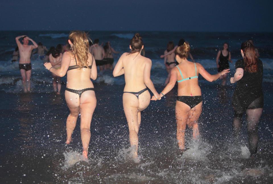 “St Andrews University students skinny dip as May Day sees boozy Oxford stu...