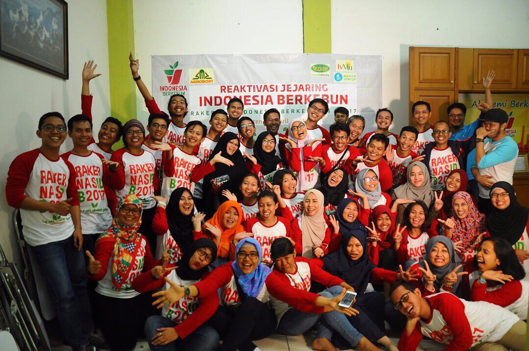 PLBBerkebun's tweet photo. Terimakasih banyak buat panitia atas ilmu dan sambutan hangat selama acara 2 hari kemarin #RakernasIDB2017 sampai bertemu di #idconfe2018 https://t.co/xH9F098nwK