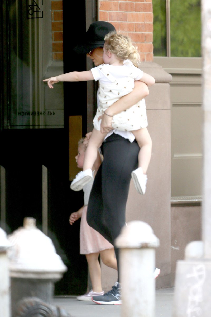Blake Lively Updates On Twitter Arriving At Her Apartment In Blake Lively Updates On Twitter Arriving At Her Apartment In New York With James April 30 S T Co Stv5ohuctk