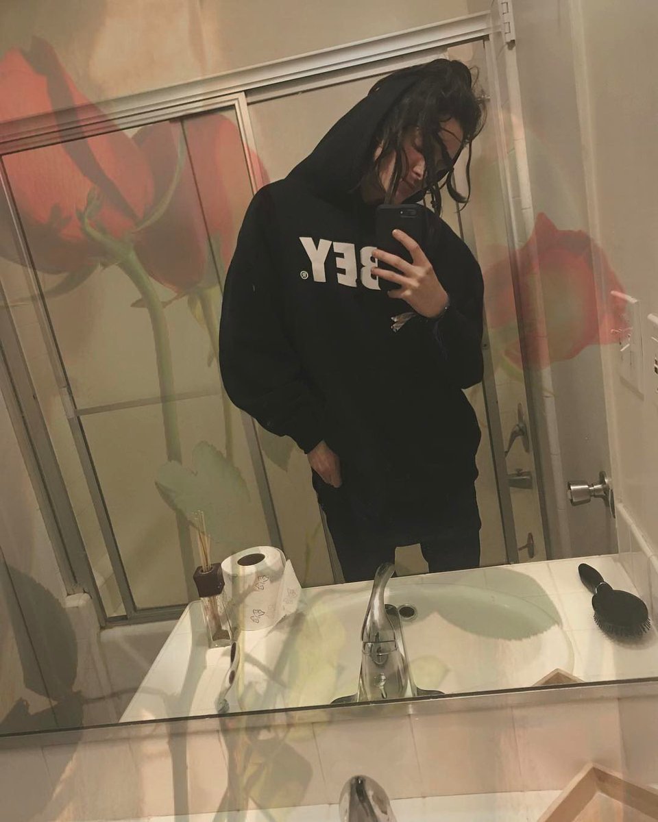 atlanticstuff's tweet image. mitchel and a concept: mirror selfie