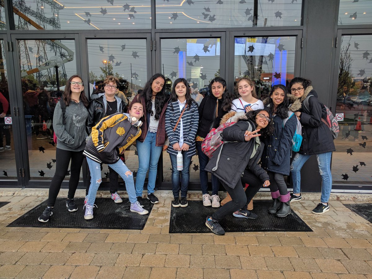 rtmsfrench's tweet photo. Skills Ontario Young Women's Conference with these amazing young women. #skillsON2017 https://t.co/1CoEolhNil