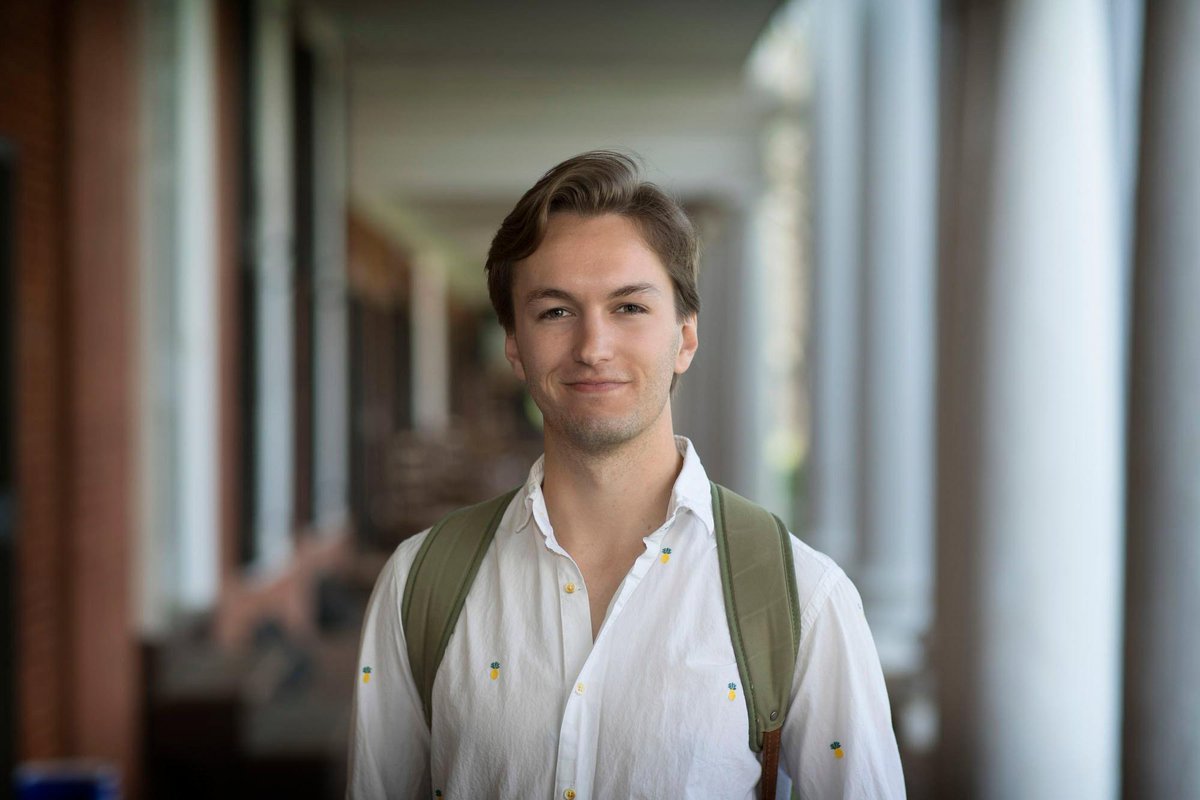 Featured ECON major: Clement Bohr, Distinguished major, Class of 2017! #GoHoos #Wahoowa #UVA2017 

news.virginia.edu/content/class-…