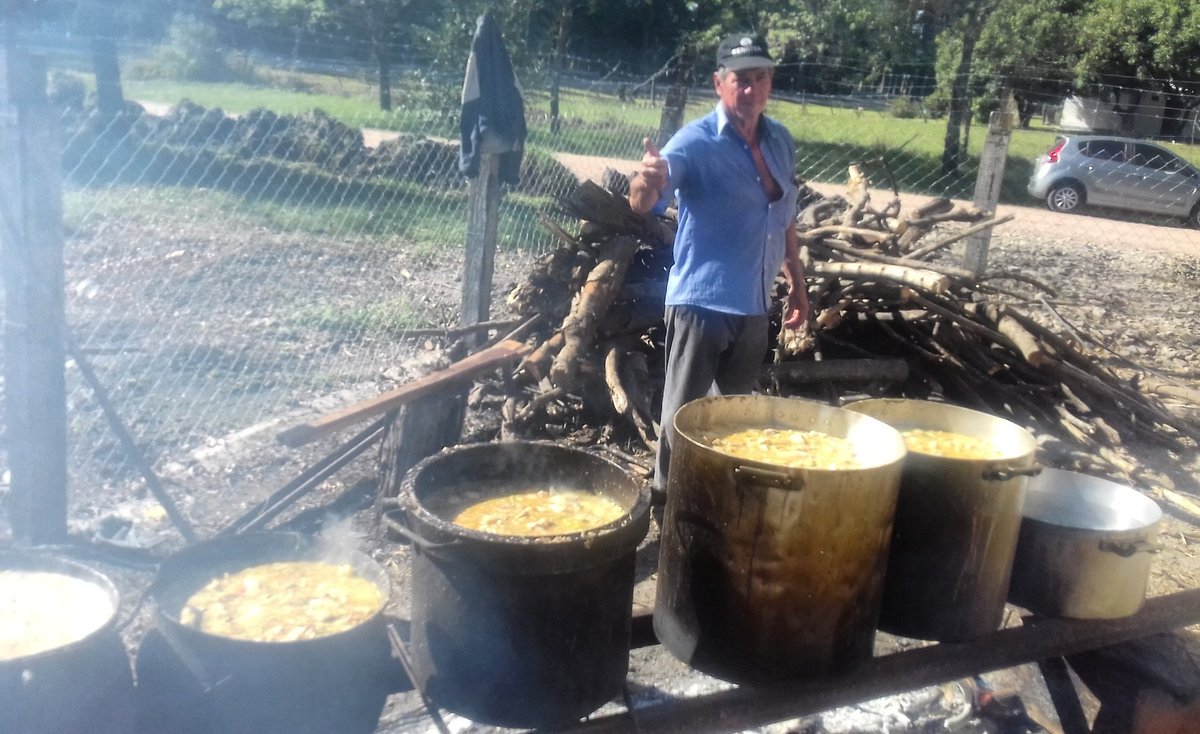 En Basail junto a <a href="/Roy_Nikisch/">Roy Nikisch</a> <a href="/ucrcarmenbritto/">🇦🇷CarmenDelgado Britto🇦🇷</a> @JuventudRNea @cambiemos <a href="/AidaAyala/">Aída Ayala</a> <a href="/LeandroZdero/">Leandro Zdero</a> <a href="/angelrozaschaco/">Angel Rozas</a> <a href="/UCR_Chaco/">UCR Chaco</a> <a href="/mauriciomacri/">Mauricio Macri</a>