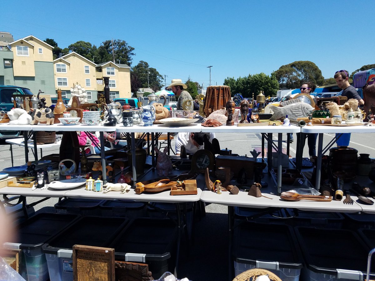 laurakwhiteside's tweet image. When you suddenly realize your house is starting to look like a flea market. #Organizedhoarder