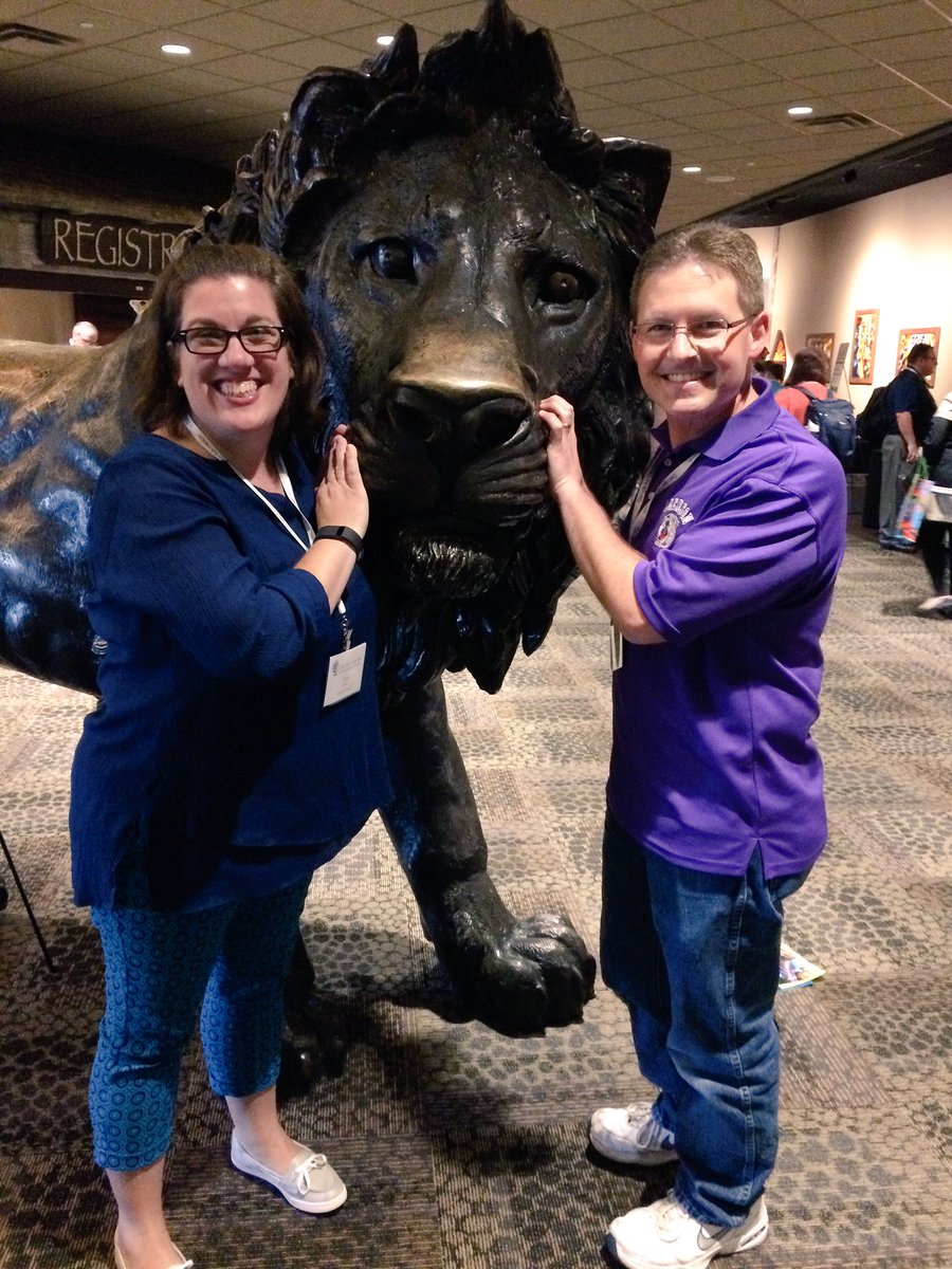 #ITIP2017 guess who stopped by Table 18? <a href="/aussieandrew/">Andrew Robitaille </a> and <a href="/BakerFHSLibrary/">Kris Baker</a>