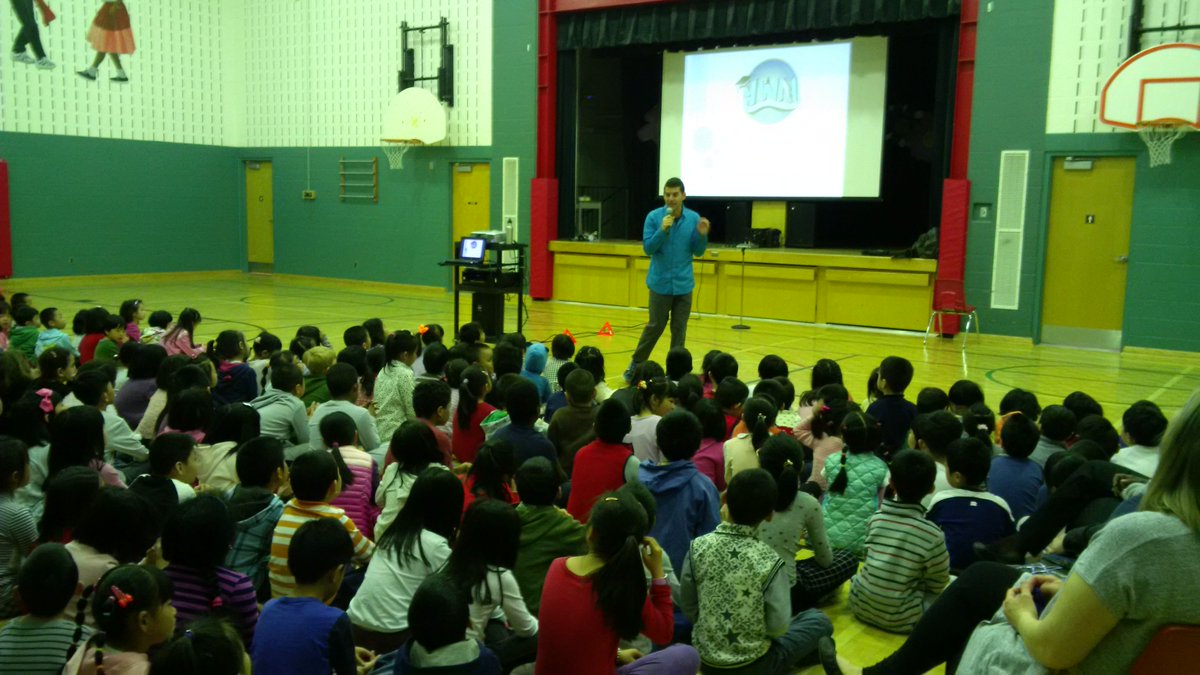 Alexmuir_TDSB's tweet photo. Thanks Michael Eisen from @YouthWellNet for an inspiring presentation on positivity and wellness. #loveyourself https://t.co/jq8HBuXS7m