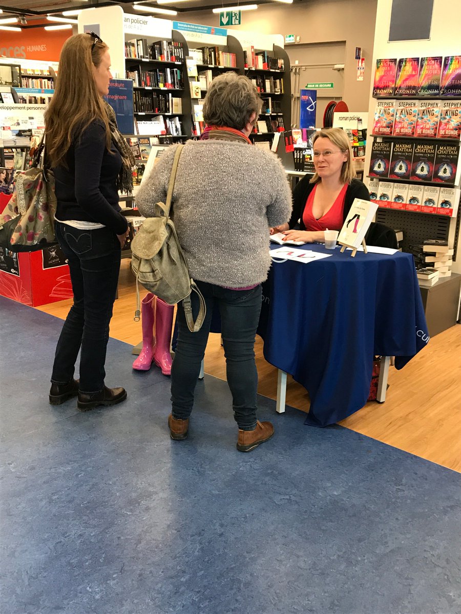 HelenePien's tweet image. Echanges agréables pour La Vache qui danse samedi dernier.