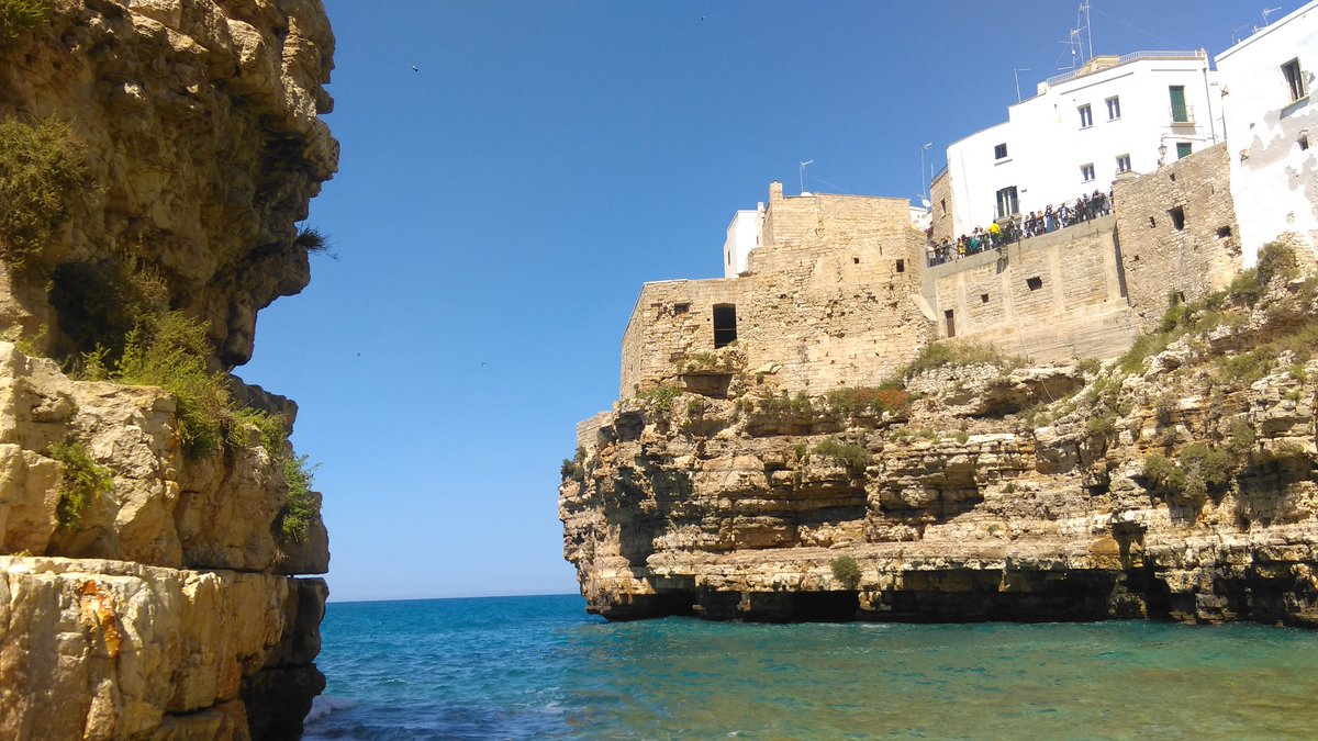 _rugari's tweet image. 🌊🌊🌊 Anticipo d'estate, questa mattina a #Polignano
