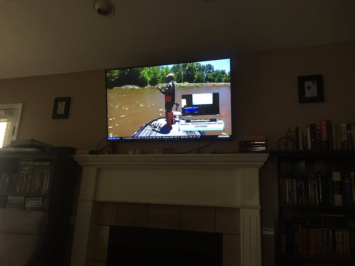#basslive on the big screen! #bullshoals is too flooded to fish from massive storms, so doing next best thing😎