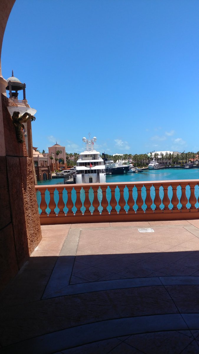 zainasalma11's tweet photo. #abouttogetwild #Atlantistakeover #how gorgeous is that water #Visionclub2017 @WirelessVision https://t.co/4GBbhiLQ4V