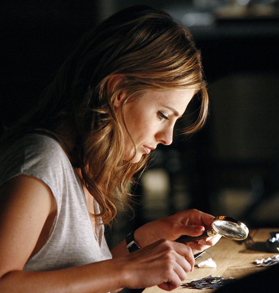 [THREAD] #Absentia clues 👁🔍