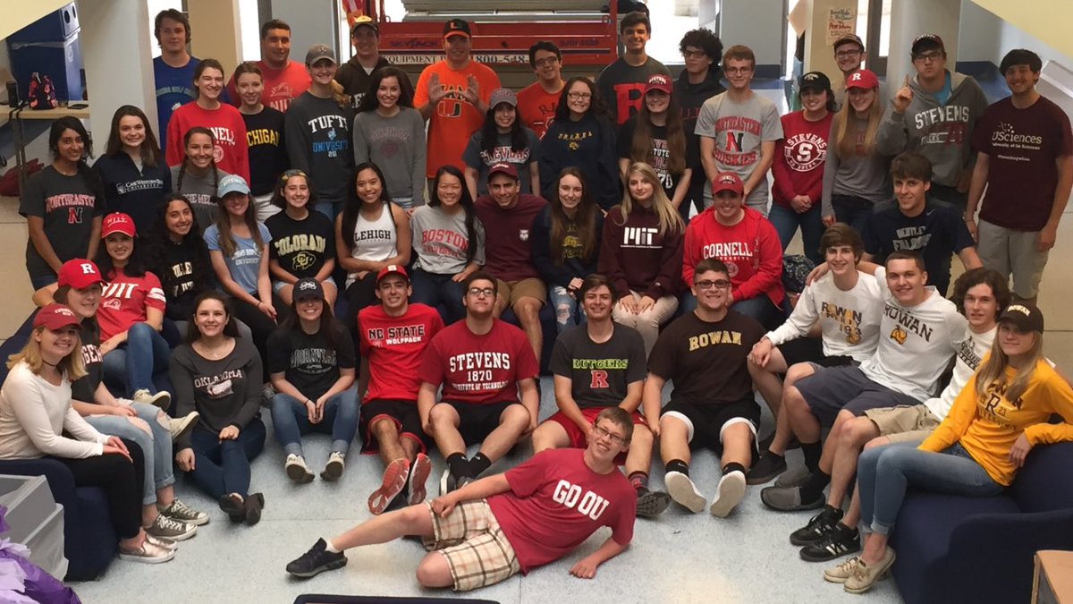 MClass2017's tweet image. Congrats to our amazing class! We made it through college apps, decisions, and almost all of high school!